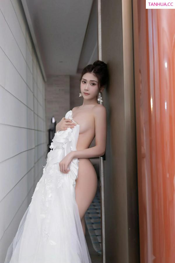   [XiuRen]高清写真图 2025.09.26 No.10814 刘婷婷 白色婚纱第54张图片